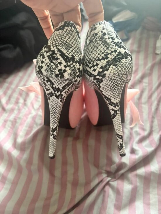 Pink Heels - Picture 3 of 4